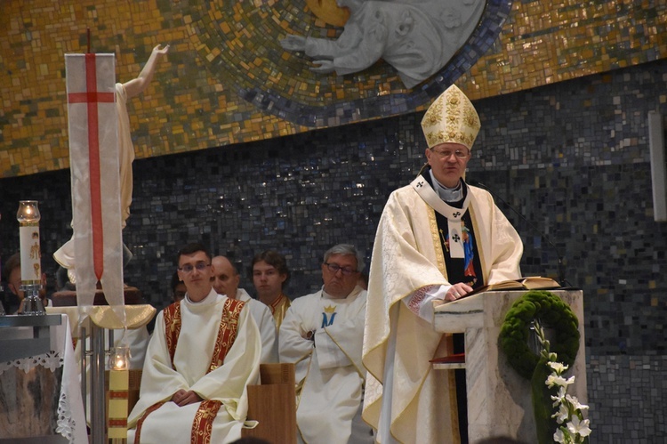 Abp Tadeusz Wojda wyświęcił salezjańskich kapłanów