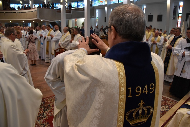 Abp Tadeusz Wojda wyświęcił salezjańskich kapłanów