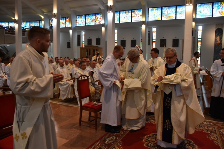 Abp Tadeusz Wojda wyświęcił salezjańskich kapłanów