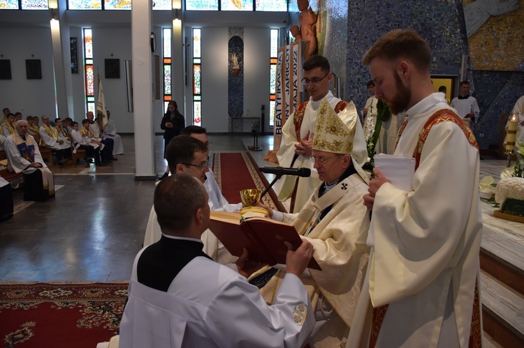 Abp Tadeusz Wojda wyświęcił salezjańskich kapłanów