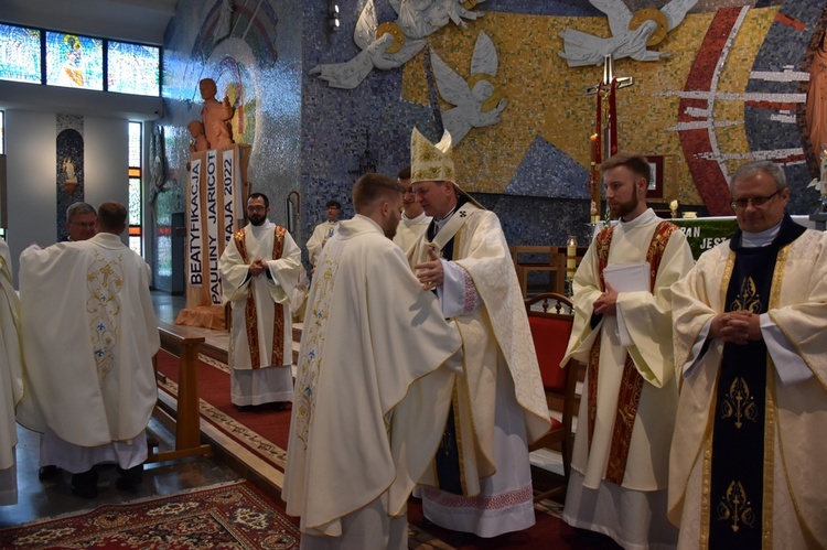 Abp Tadeusz Wojda wyświęcił salezjańskich kapłanów