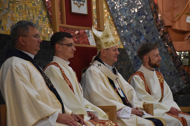 Abp Tadeusz Wojda wyświęcił salezjańskich kapłanów