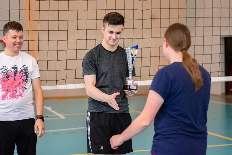 KSM zaprosił rówieśników na turniej siatkówki