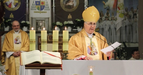Abp Pennacchio: Adorować to dać Bogu miejsce i czas