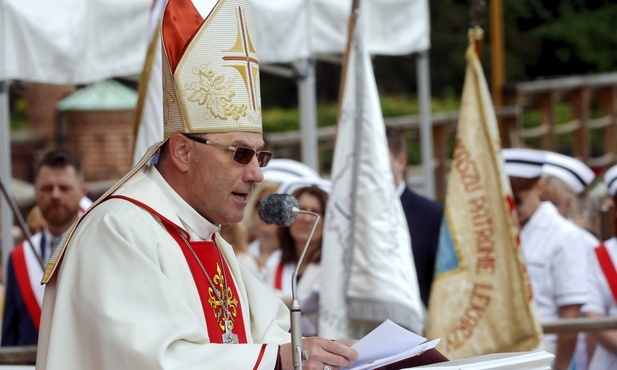 Jasna Góra: Prymas Polski dziękuje medykom za heroiczne zmagania o człowieka