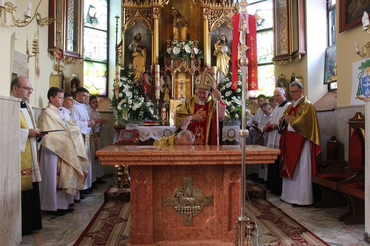 Jaworzna. Konsekracja kościoła