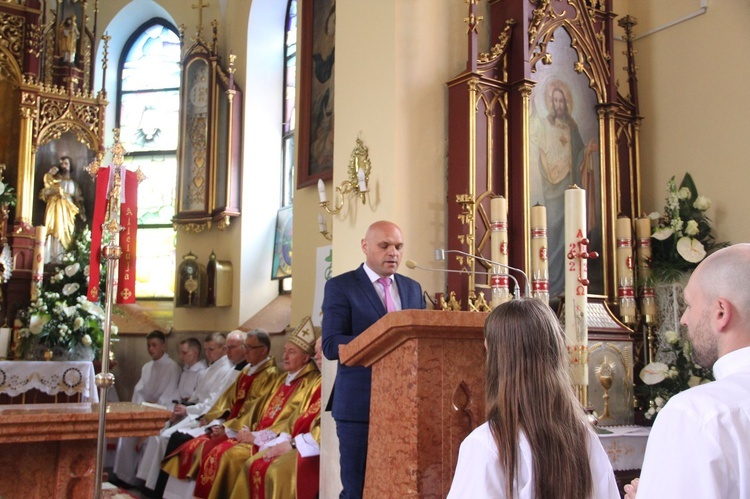 Jaworzna. Konsekracja kościoła