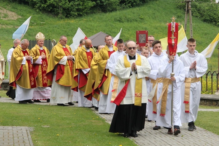 Jaworzna. Konsekracja kościoła