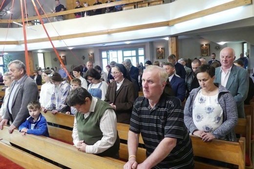 Wprowadzenie relikwii bł. Franciszka Palau do kościoła w Trzebini