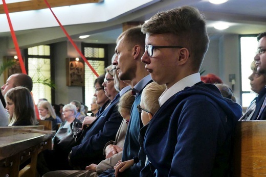 Wprowadzenie relikwii bł. Franciszka Palau do kościoła w Trzebini