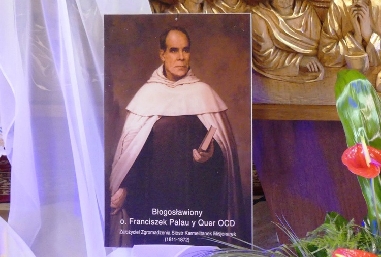 Wprowadzenie relikwii bł. Franciszka Palau do kościoła w Trzebini