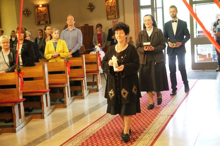 Wprowadzenie relikwii bł. Franciszka Palau do kościoła w Trzebini