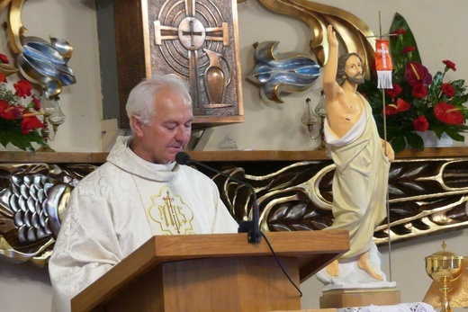 Wprowadzenie relikwii bł. Franciszka Palau do kościoła w Trzebini