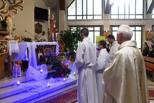 Wprowadzenie relikwii bł. Franciszka Palau do kościoła w Trzebini
