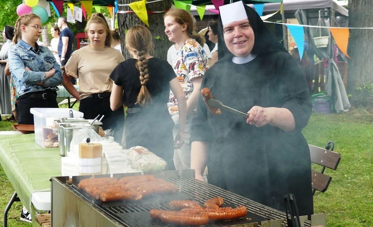 Festyn jubileuszowo-charytatywny u elżbietanek cieszyńskich - 2022