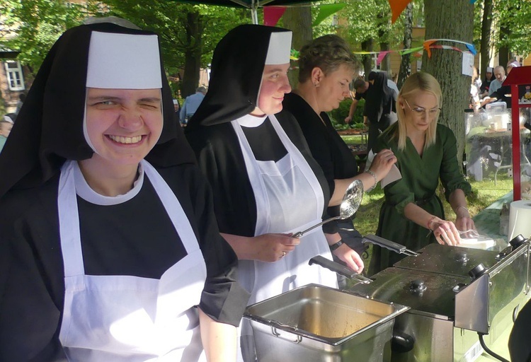 Festyn jubileuszowo-charytatywny u elżbietanek cieszyńskich - 2022