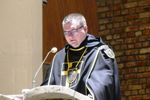 Rycerze św. Jana Pawła II na urodzinach patrona