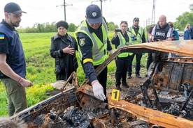 Ukraina: Rosjanie skierowali kolumnę ewakuacyjną na zaminowany teren, ocalałych rozstrzelano