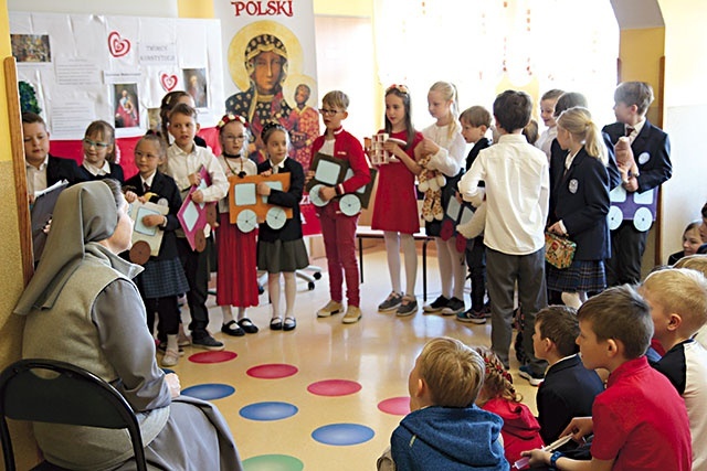 ▲	– Zależy nam, aby wychować młodego człowieka na dobrego chrześcijanina i uczciwego obywatela – mówi s. Maria Mrozek.