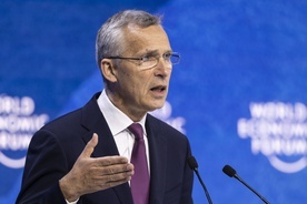 Stoltenberg w Davos: Putin chciał mniej NATO u swoich granic, jednak teraz będzie go więcej