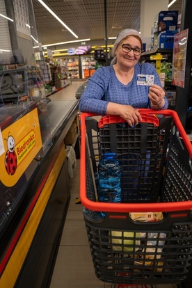 Nawet co piąty senior bywa głodny. Z pomocą przychodzą Caritas i Fundacja Biedronki