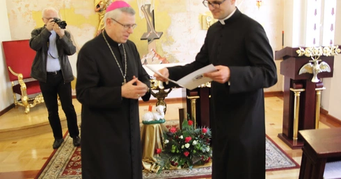 Dekrety dla neoprezbiterów