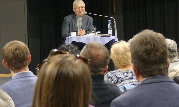 Ks. prof. Jerzy Szymik gościł w parafii NSPJ w Bielsku-Białej podczas spotkania autorskiego.
