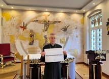 Biskup #NieWstydziSięKrzyża