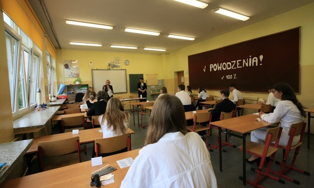 Zakończył się egzamin ósmoklasisty z języka obcego, ostatni z trzech pisemnych
