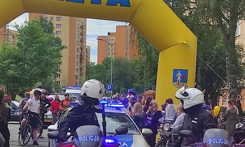 Z Siemianowic Śląskich do Lizbony. Policjant, Tomasz Dzierga wyruszył w kolejny charytatywny rajd rowerowy - "Ja jadę Ty pomagasz"