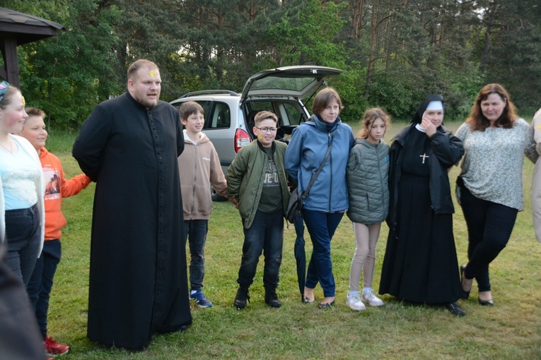 Olesno. Dzieci na "Majówce w drodze"