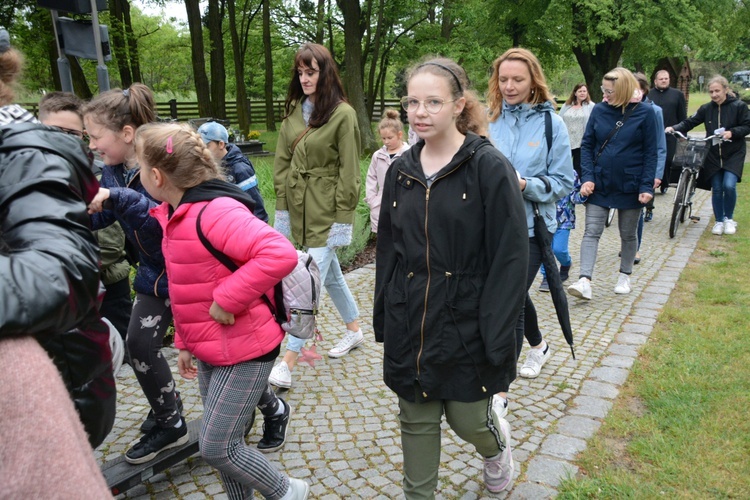 Olesno. Dzieci na "Majówce w drodze"