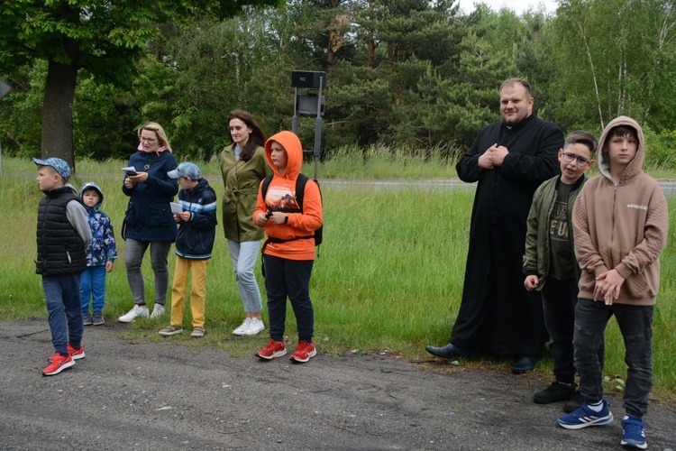 Olesno. Dzieci na "Majówce w drodze"