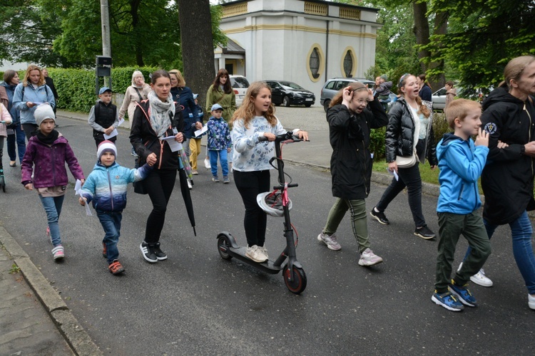 Olesno. Dzieci na "Majówce w drodze"