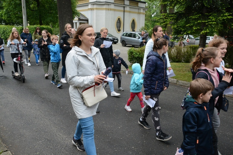 Olesno. Dzieci na "Majówce w drodze"