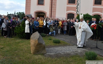 Przyjął dewizę "Soli Deo"