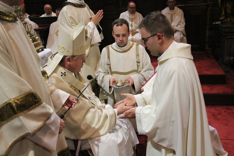 Chwała Panu za nowych kapłanów [ZDJĘCIA]