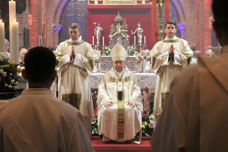 Chwała Panu za nowych kapłanów [ZDJĘCIA]