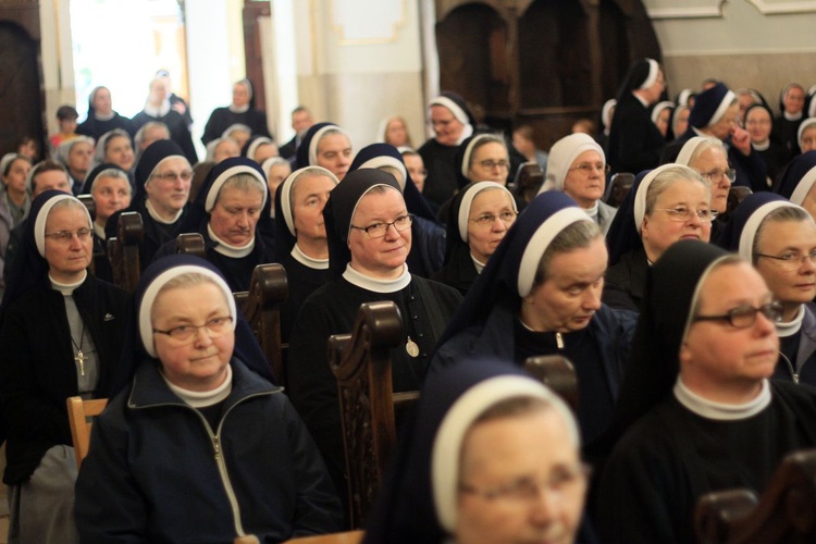 Pielgrzymka osób konsekrowanych na Górę Świętej Anny