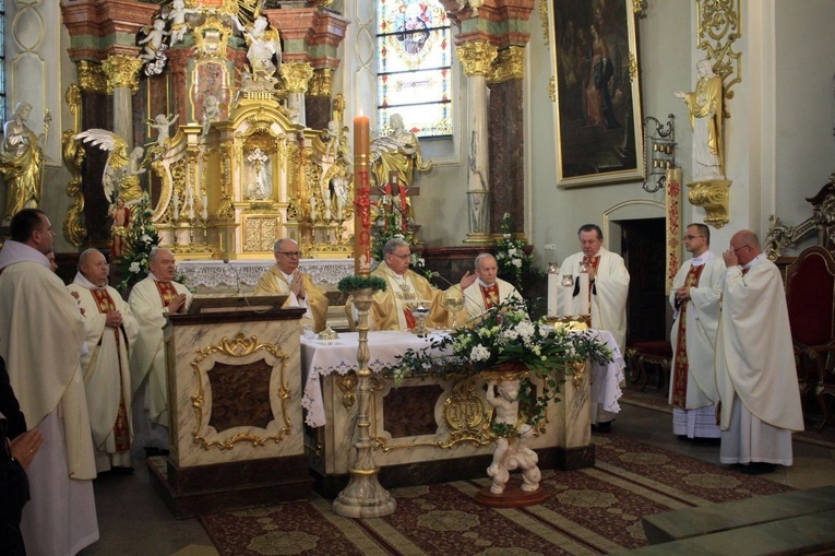 Pielgrzymka osób konsekrowanych na Górę Świętej Anny