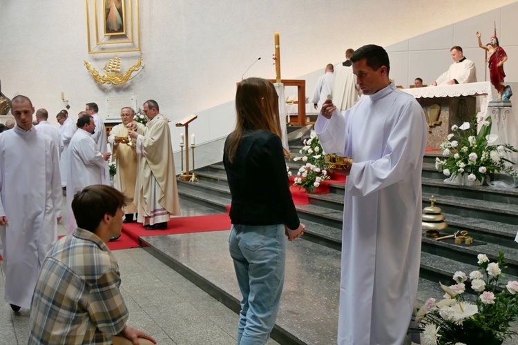 Promocja nowych nadzwyczajnych szafarzy Komunii Świętej