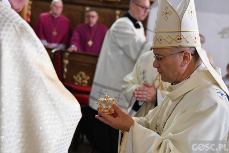 Rekoronacja w otyńskim sanktuarium Matki Bożej Królowej Pokoju