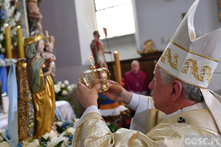 Rekoronacja w otyńskim sanktuarium Matki Bożej Królowej Pokoju