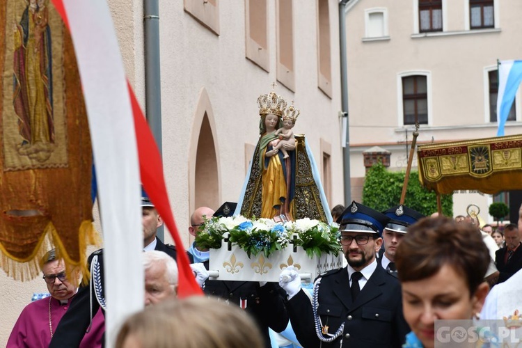 Rekoronacja w otyńskim sanktuarium Matki Bożej Królowej Pokoju