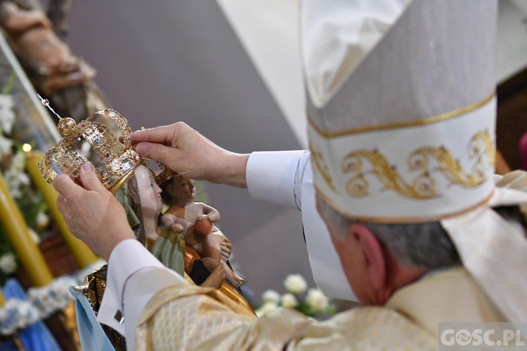 Rekoronacja w otyńskim sanktuarium Matki Bożej Królowej Pokoju