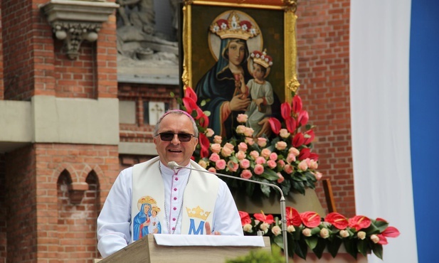 "Zapytej sie moi baby" - bp Kałuża z Nowej Gwinei w Piekarach