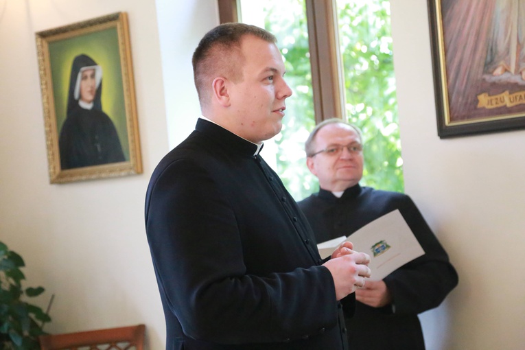 Wręczenie aplikat neopreziterom