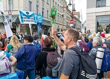 ▲	Wiele duchowych i fizycznych łask związanych jest z tradycją pielgrzymowania z zakonnikami na Jasną Górę.  Za ok. 60 dni wyruszą oni na szlak po raz 311.