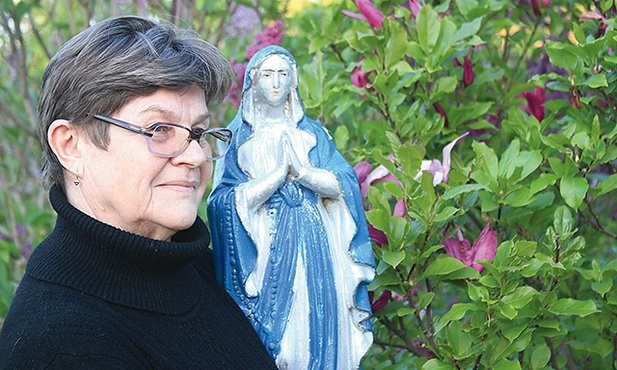 Takie figury są poświęcone i nie wolno ich wyrzucać na śmietnik. Według wieloletniej doradczyni trzeba je leczyć, a „święci potem się odwzajemnią”. Podobnie jak z rodziną.