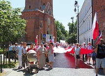 	Na organizowany po pandemicznej przerwie w tę niedzielę w Płocku 10. Marsz dla Życia i Rodziny szczególnie zaproszeni zostali właśnie wielodzietni z całej diecezji (na zdjęciu − wydarzenie z 2019 r.).